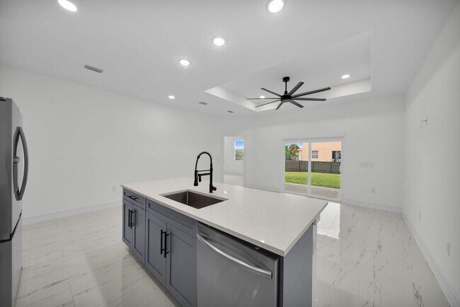 Building Photo - 125 Pennfield St