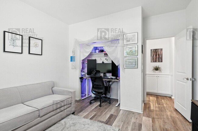 Building Photo - Beautiful 5-Bedroom Home in Audie Murphy R...