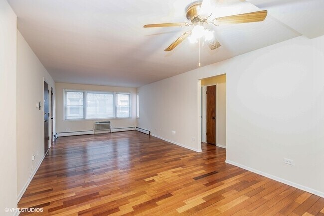 Building Photo - 1322 W Lunt Ave