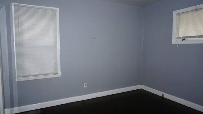Building Photo - 2064 Seneca Dr