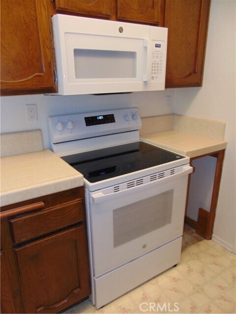 Building Photo - 2203 Apricot Dr