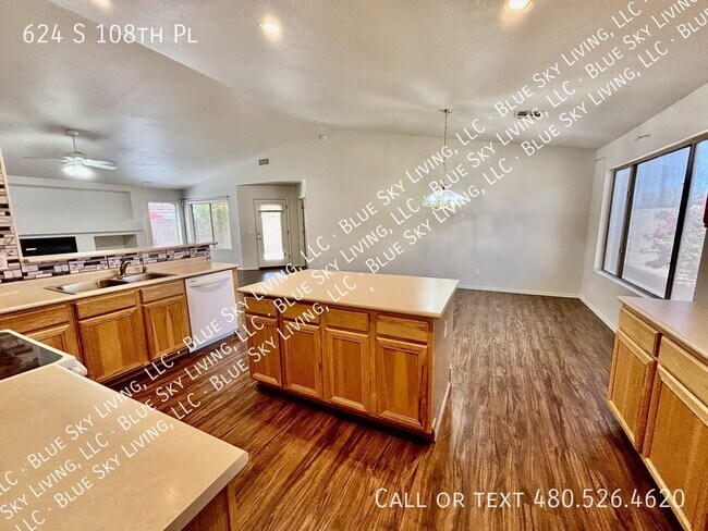 Building Photo - 624 S 108th Pl