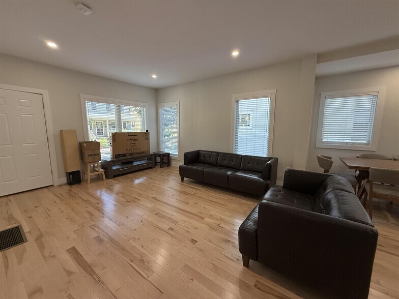 Building Photo - 19 Gorham St