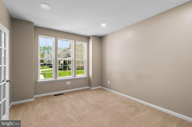 Building Photo - 920 St Martins Loop