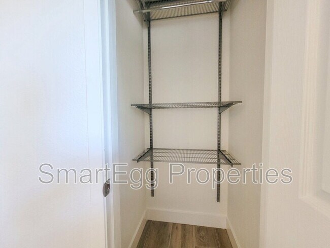 Building Photo - 4802 Gray Fox Dr