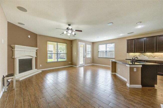 Building Photo - 18318 Russett Green Dr