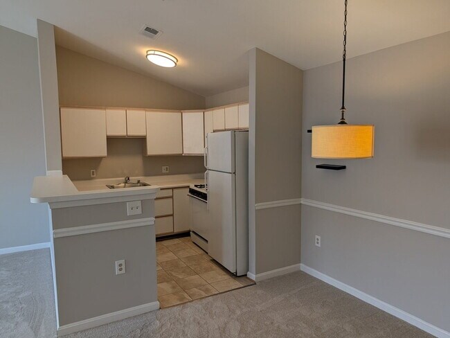 Building Photo - Bright Townhome Living in Convenient Leesburg Location