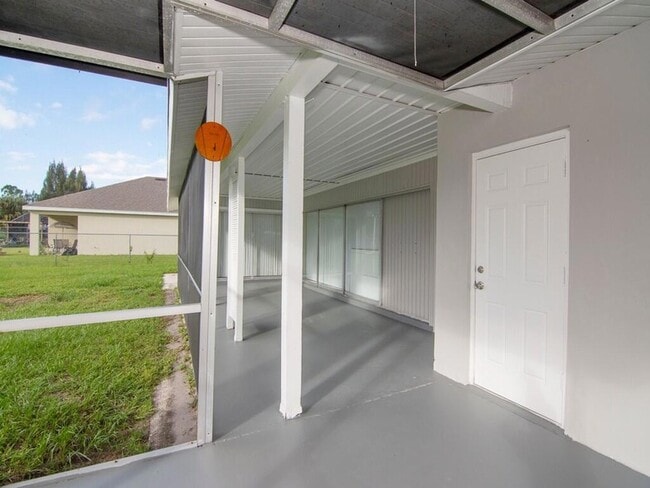 Building Photo - 650 SE Evergreen Terrace