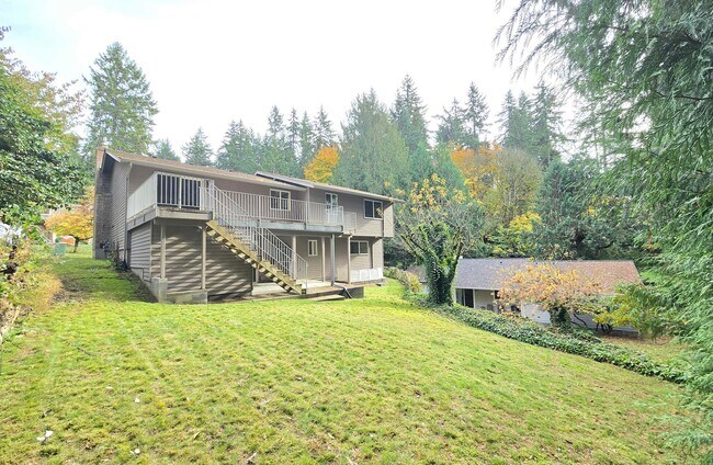 Building Photo - 4 Bedroom 3 Bath in Lake Forest Park