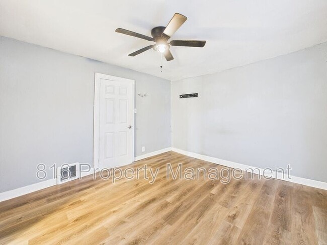 Building Photo - 3218 E 61st St