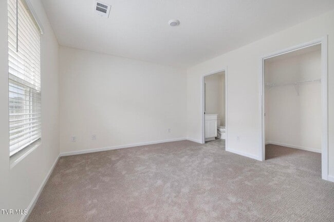 Building Photo - Charming 3-Bedroom Single-Family Home with Modern Comforts in Johnson City