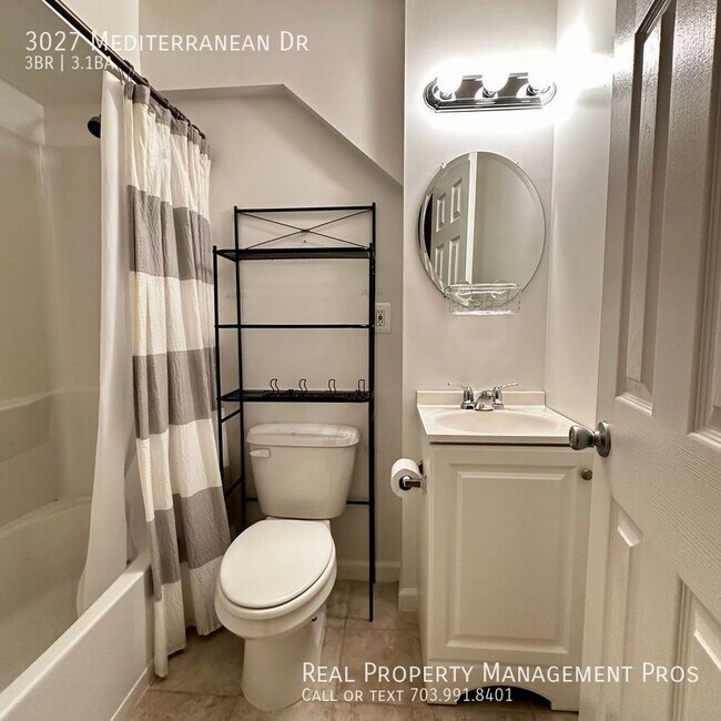 Building Photo - 3027 Mediterranean Dr