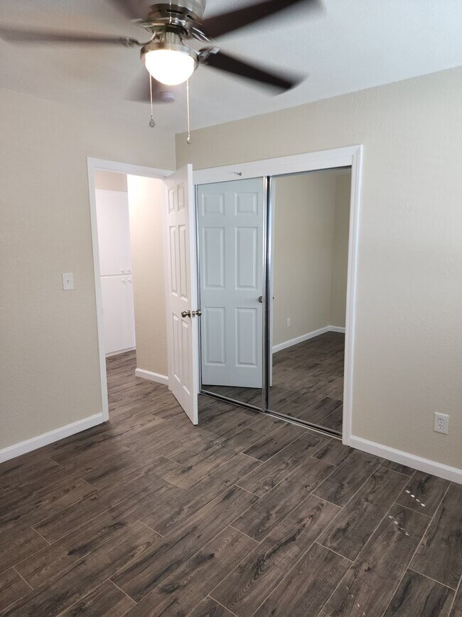 Building Photo - Recently Updated -  2 Bedroom 1 Bathroom O...