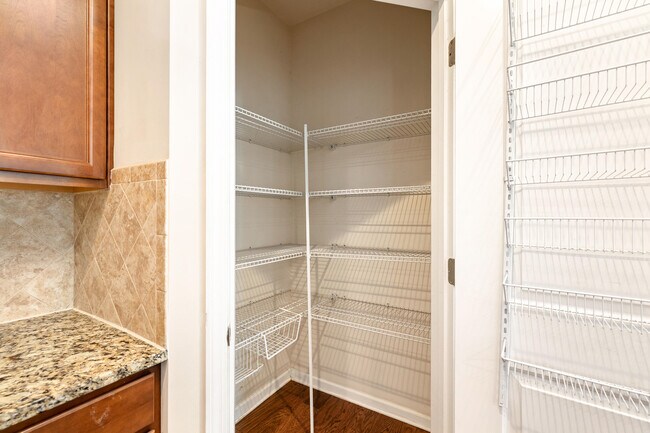 Building Photo - 865 Cormier Dr