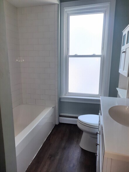 Building Photo - 442 Washington St