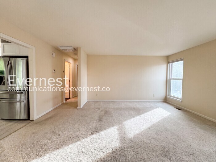 Building Photo - 9225 Clermont Dr