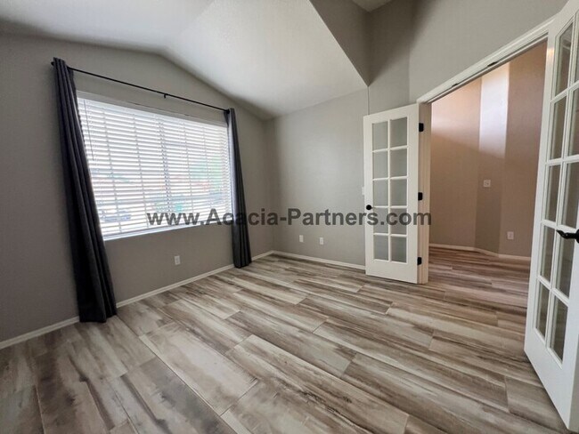 Building Photo - Three Bedroom home in Rancho Escondido