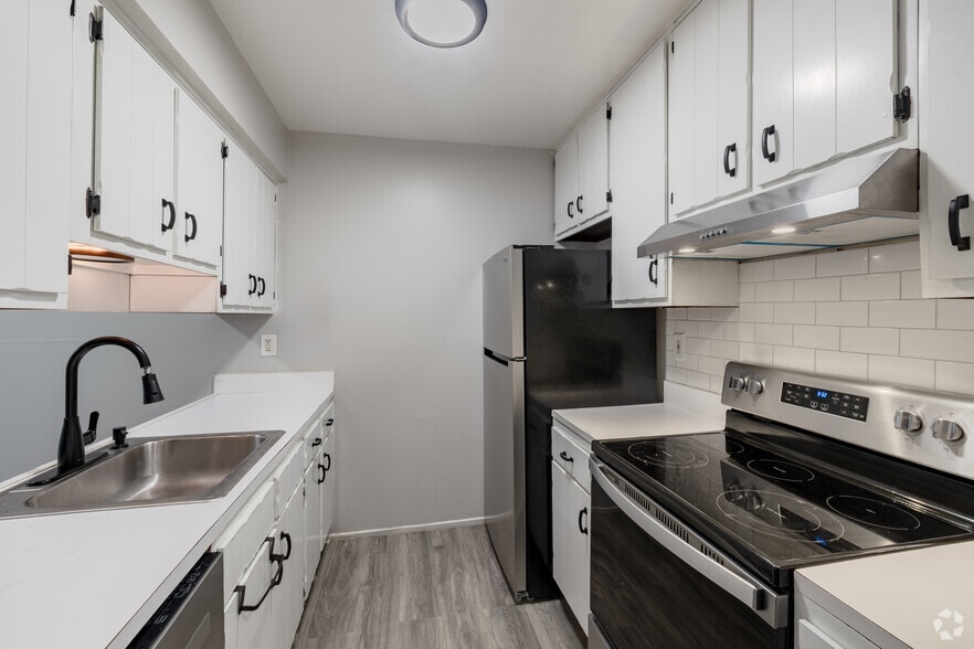 Primary Photo - Masonic Estates