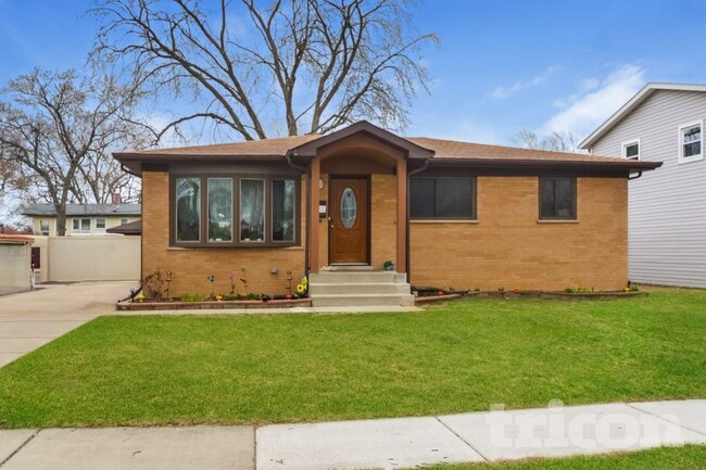 Building Photo - 1421 Redwood Dr