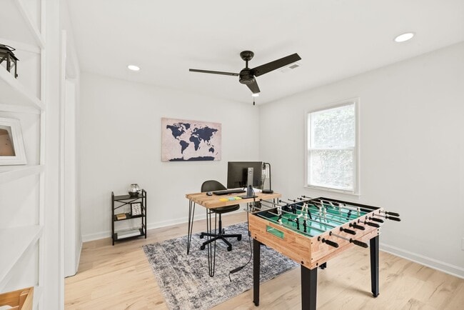 Building Photo - Newly Remodeled Townhome in Fourth Ward – ...