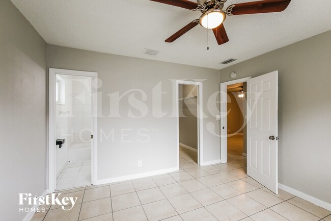 Building Photo - 421 SW 29th Ave