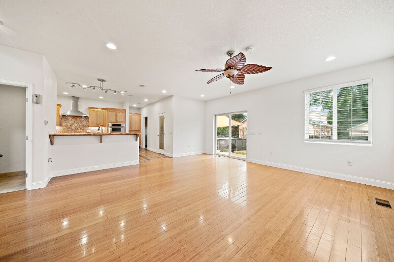 Building Photo - 8661 Elm Ave