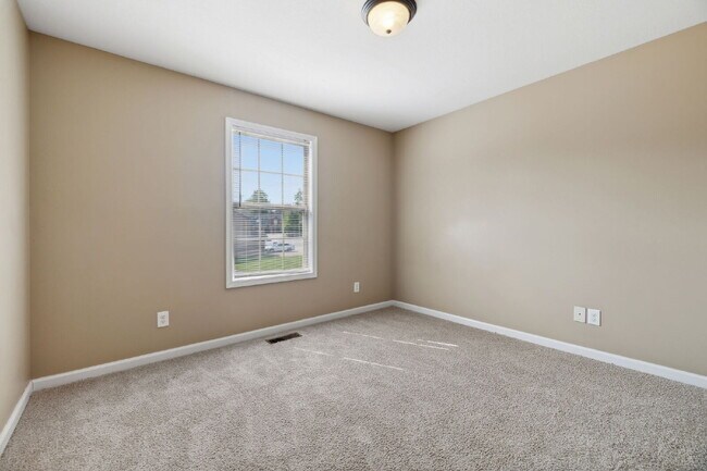 Building Photo - 1723 D THISTLEWOOD DR