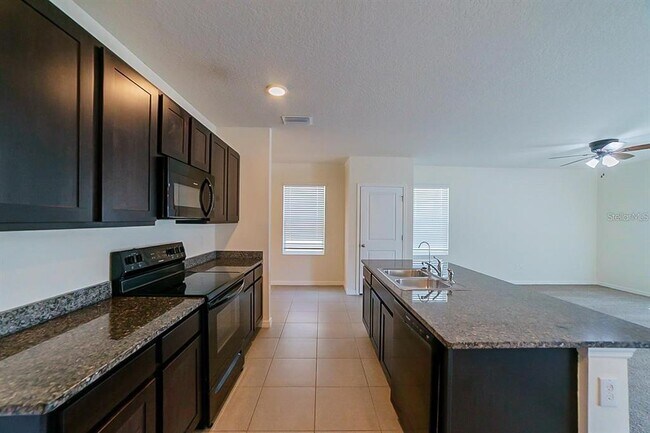 Building Photo - 7976 Pelican Reed Cir