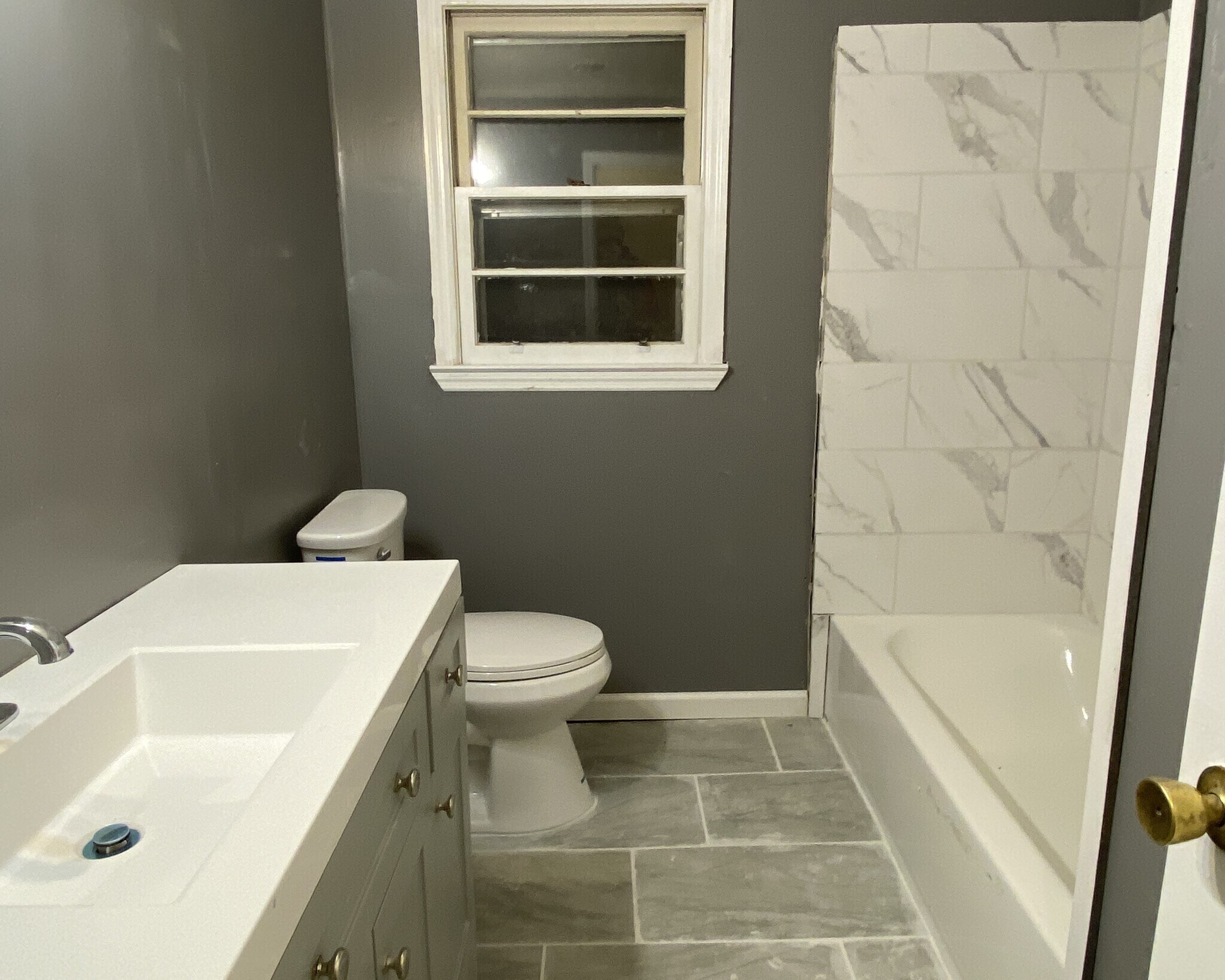 Building Photo - 374 E Monroe Ave