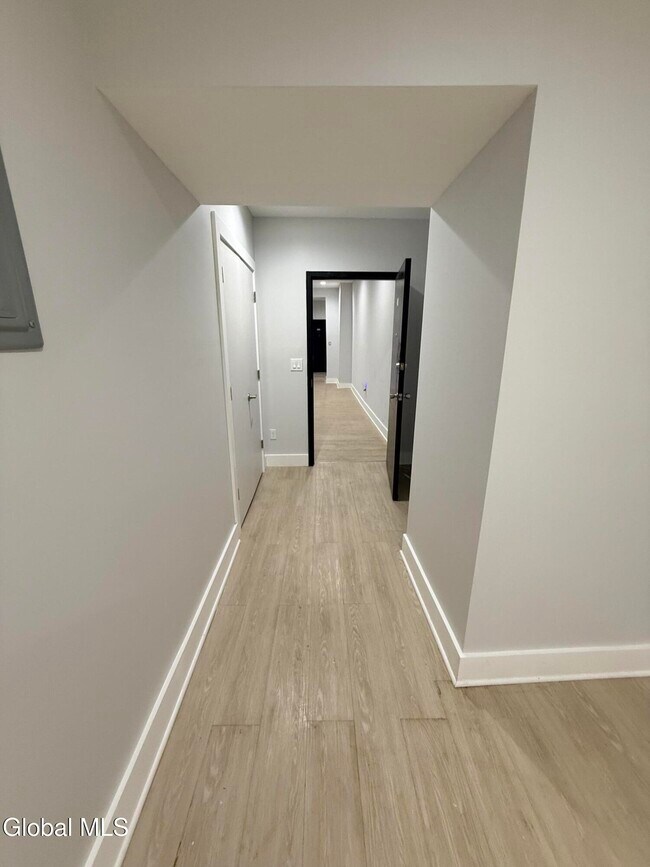 Building Photo - 5 Broadway