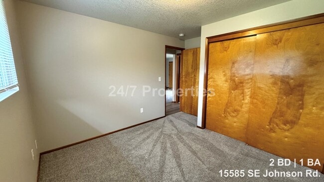 Building Photo - Updated 2 BD | 1 BA Duplex with Garage & Yard