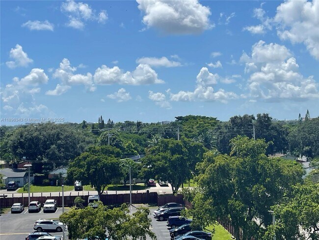 Building Photo - 1200 NE Miami Gardens Dr