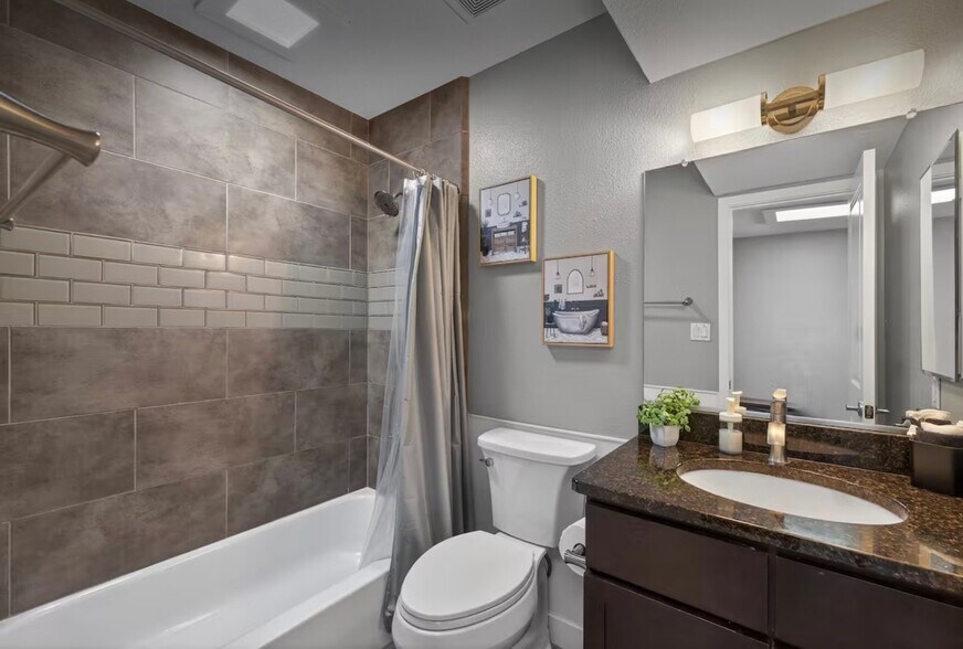 Building Photo - 7845 E Valley Vista Dr