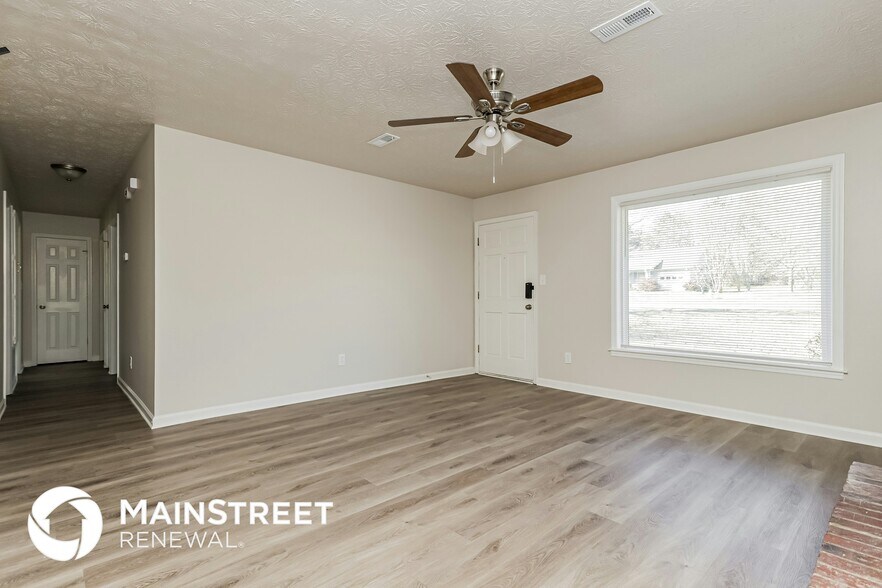 Building Photo - 155 N Hampton Dr