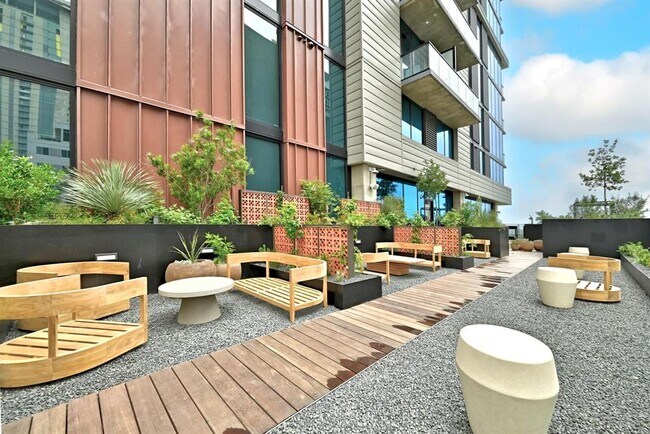 Building Photo - 84 Northeast Dr