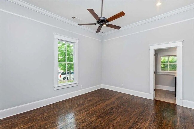 Building Photo - 632 Grady Pl SW