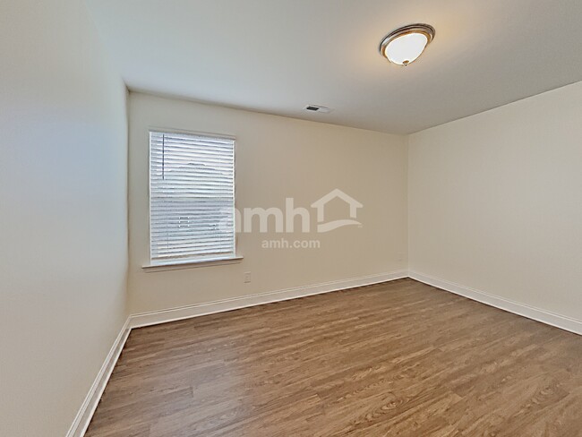 Building Photo - 308 Elmhurst Dr