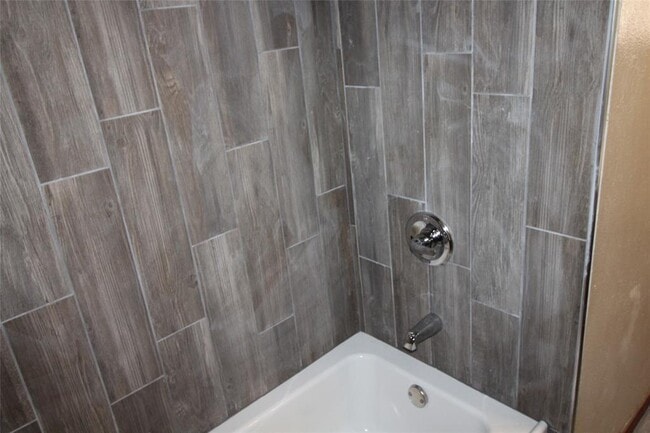Building Photo - 225 Skylark Ct
