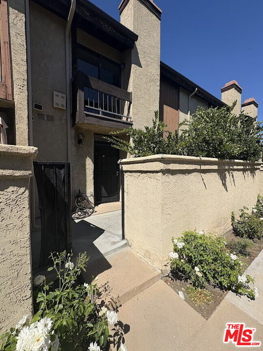 Building Photo - 9625 Sylmar Ave