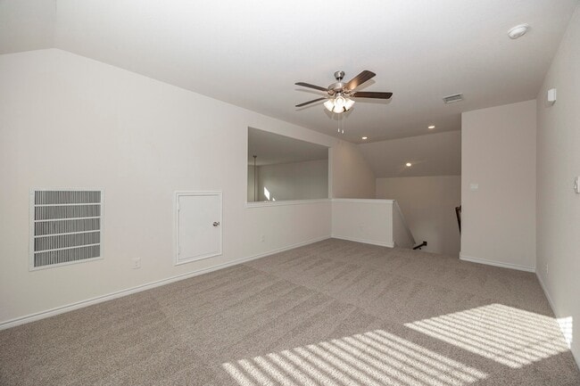 Building Photo - 1001 Marigold St