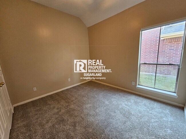 Building Photo - New Territory Oasis: Private Pool & Great Location