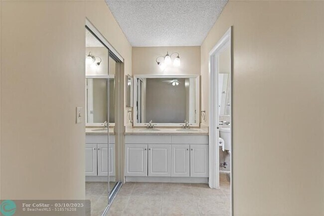 Building Photo - 640 N University Dr