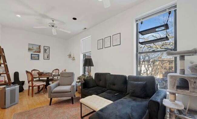 Building Photo - 2544 N Burling St