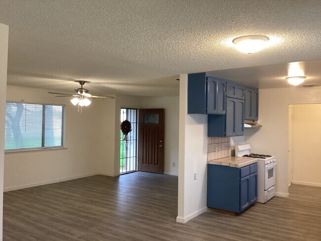 Building Photo - 16385 N D St