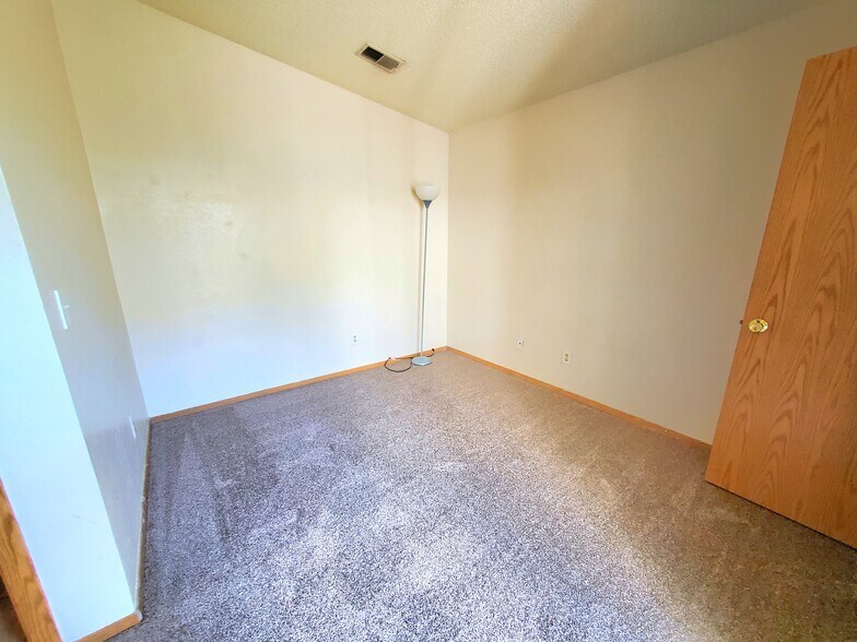 Bedroom - 932 S Dearborn Way