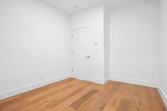 Building Photo - 575 Morgan Ave