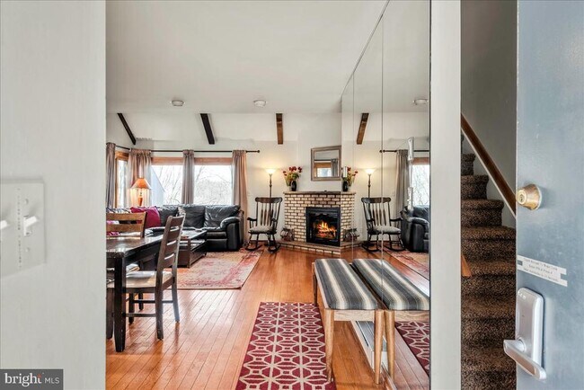 Building Photo - 31 Middle Village Way