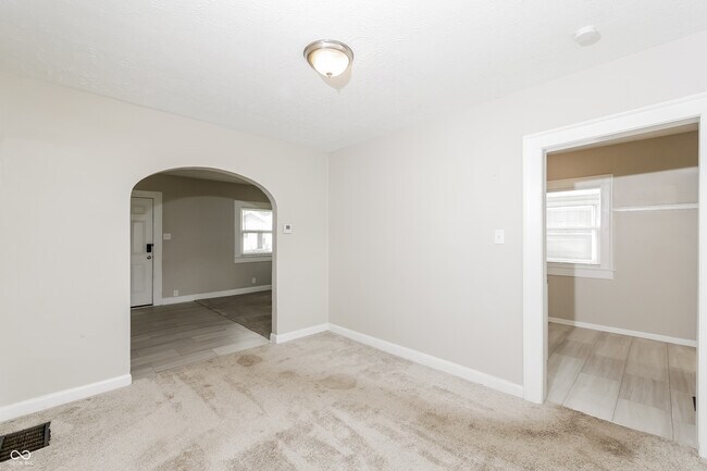 Building Photo - 951 N Kealing Ave