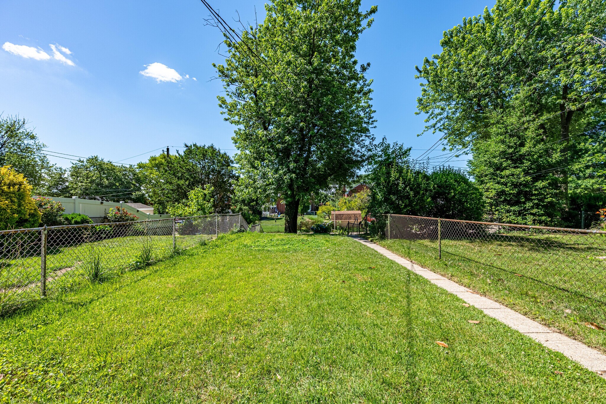 Building Photo - 1565 Dellsway Rd