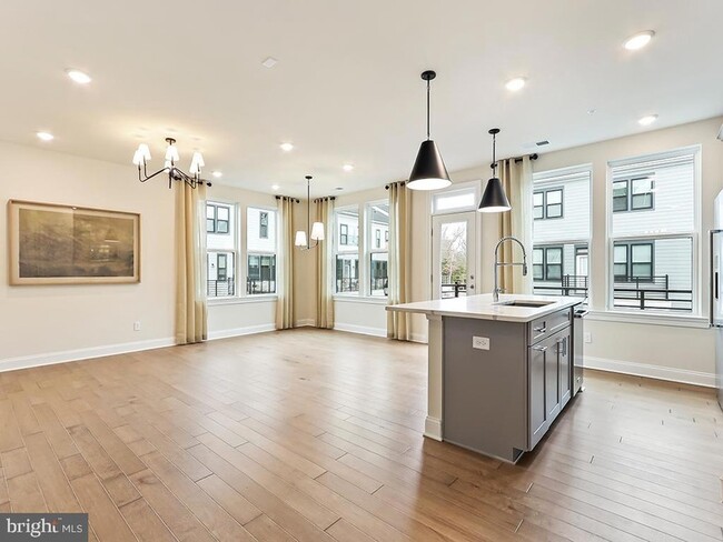 Building Photo - 715 Parker Blvd